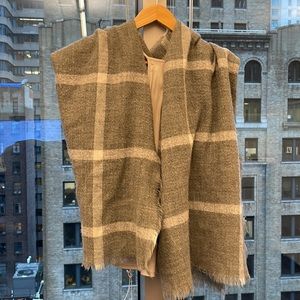 Grey and white scarf, perfect for fall and winter styling